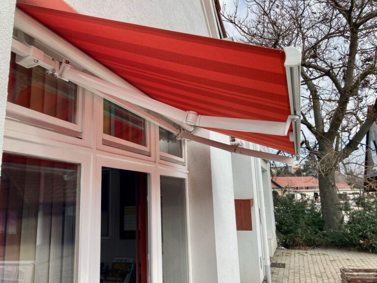 arnyekolas-uzlethelyseg-Balatonalmadi_firstablak